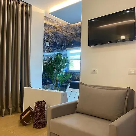 Kuburi Hotel Ksamil